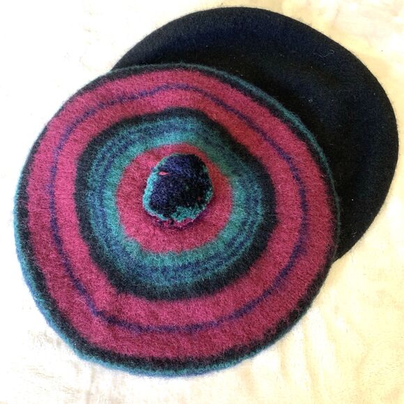 VTG Lot of 2 Wool Berets w/ ROBERT MACKIE Scotland Lyndsay Tartan & Black Hat - Picture 1 of 7